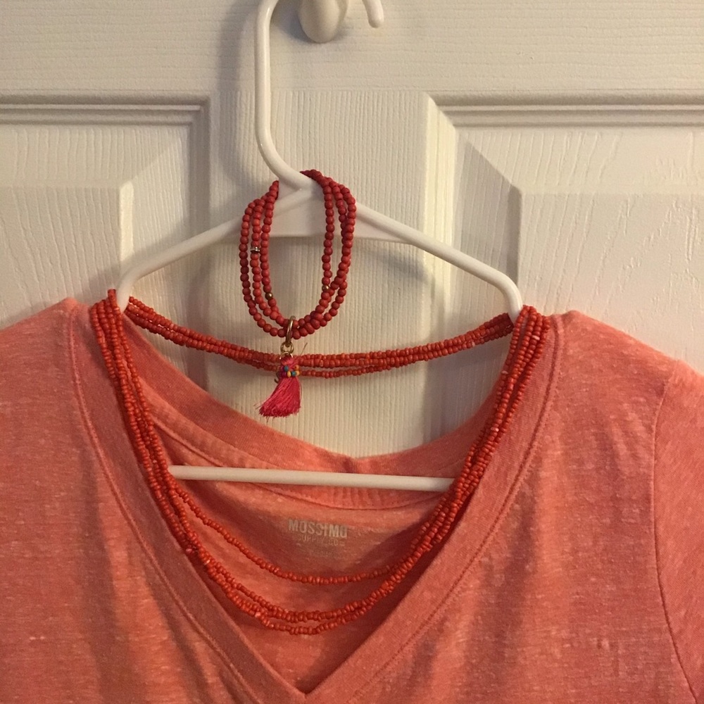 V-neck T-shirt (necklace and bracelet INCLUDED) - Picture 4 of 4